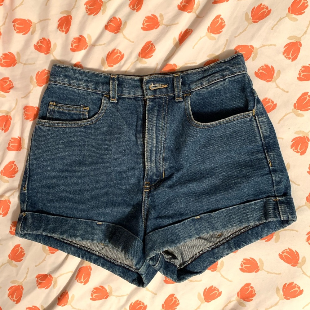 HIGH WAISTED AMERICAN APPAREL SHORTS IN DARK WASH